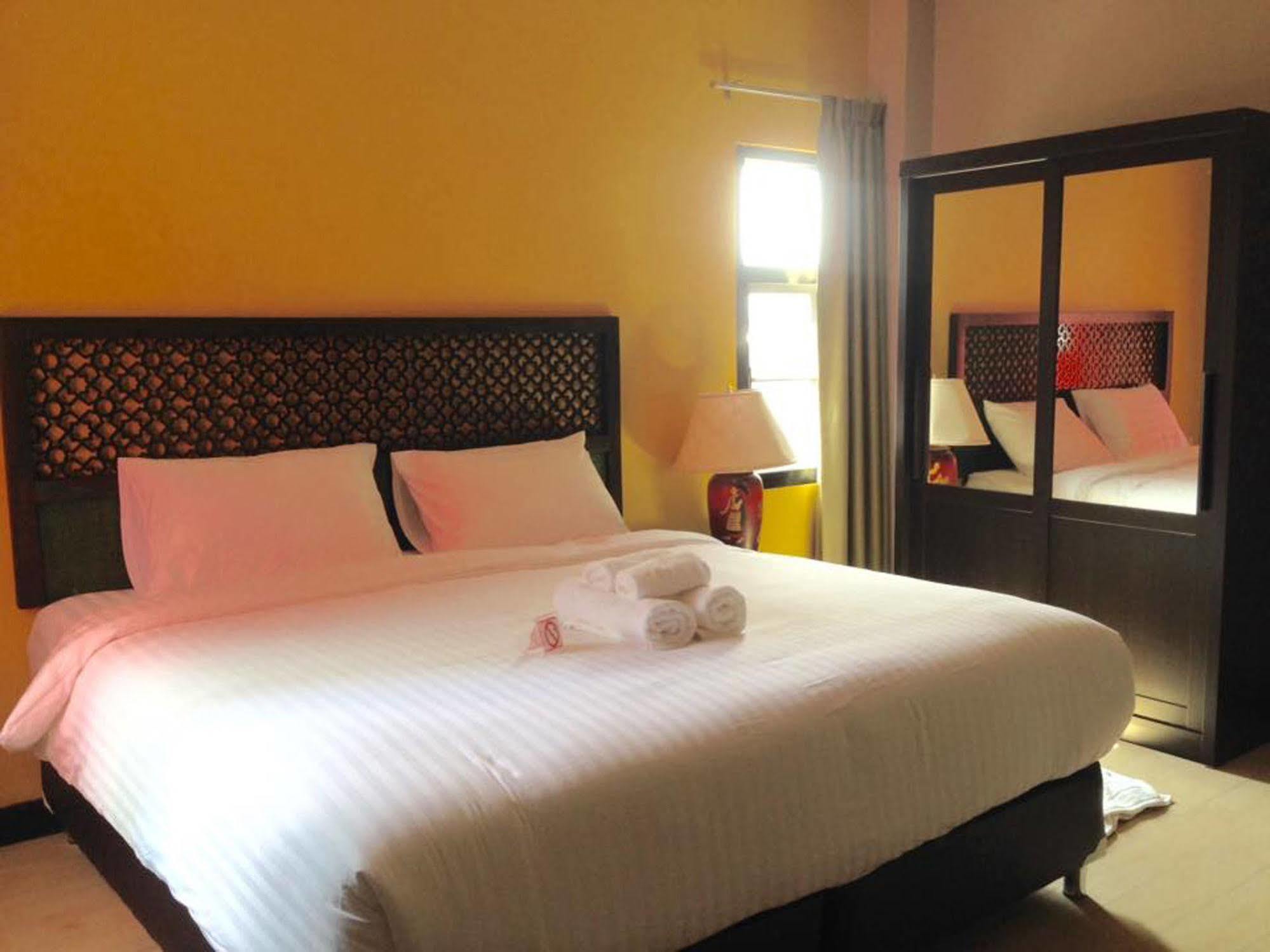 Отель Mulberry House Pak Thong Chai Экстерьер фото