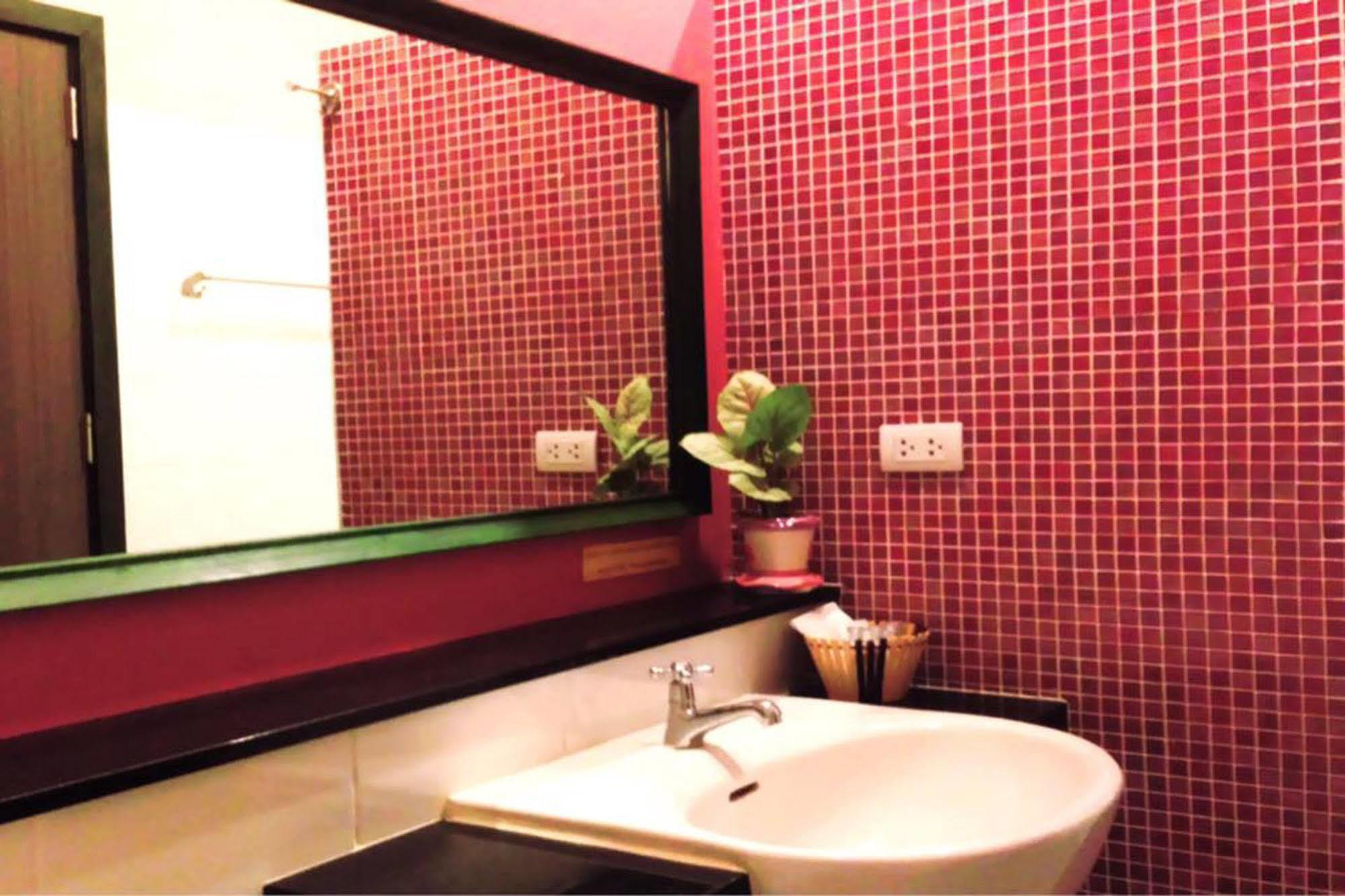 Отель Mulberry House Pak Thong Chai Экстерьер фото
